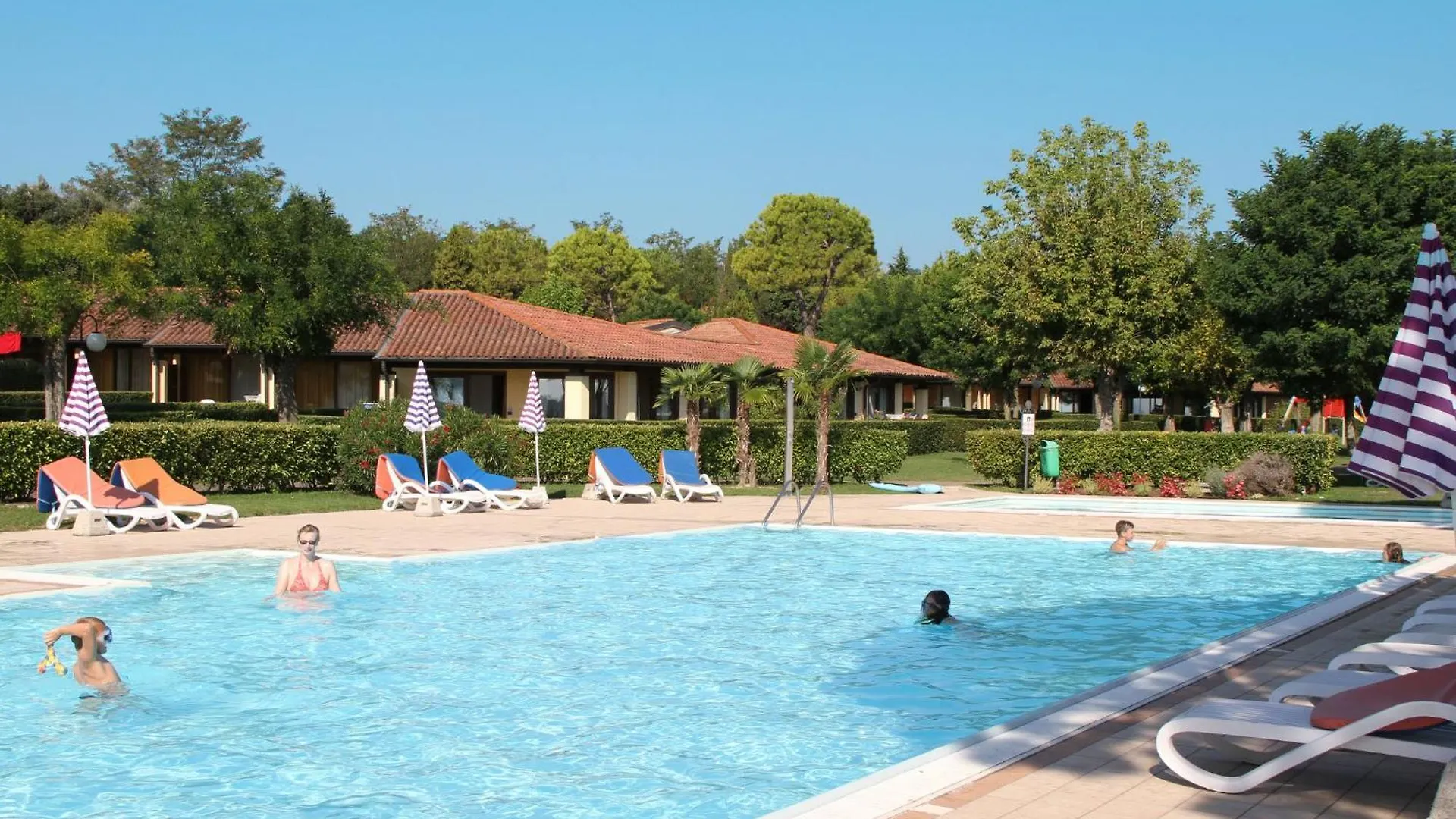Holiday Home Front Lake Resort Le Corti Del Lago-4 By Interhome Monte 0*,  イタリア