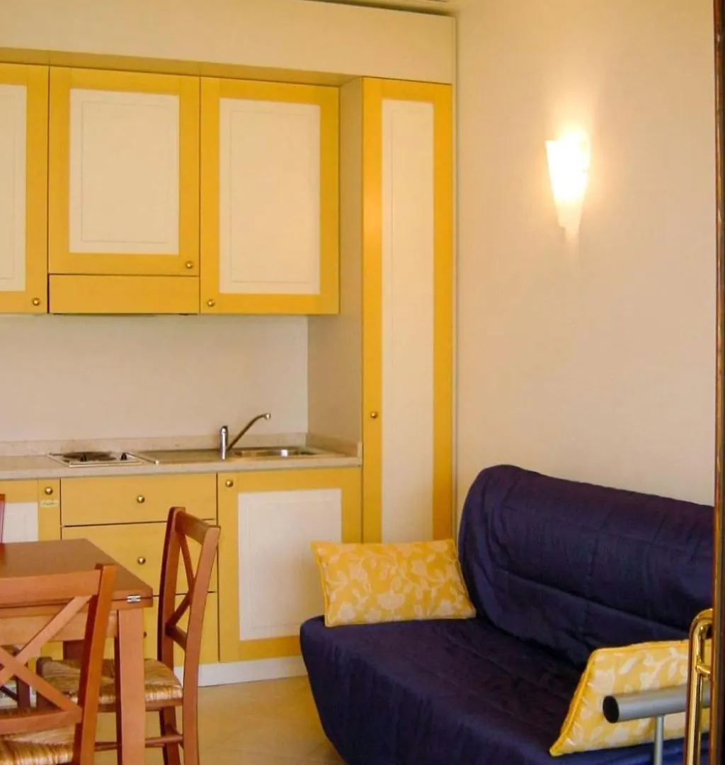 Holiday Home Front Lake Resort Le Corti Del Lago-4 By Interhome Monte イタリア