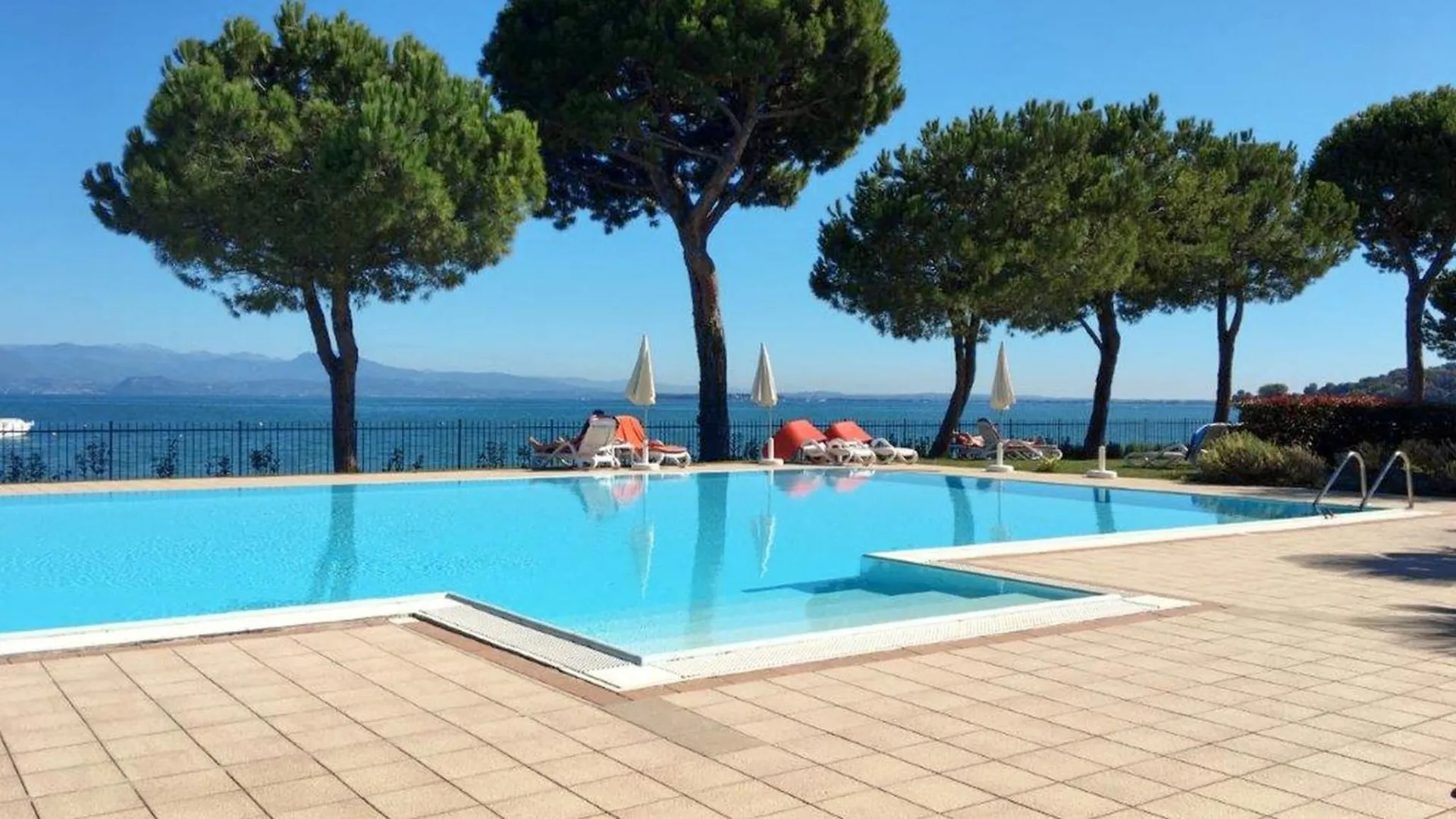 Holiday Home Front Lake Resort Le Corti Del Lago-4 By Interhome Monte イタリア