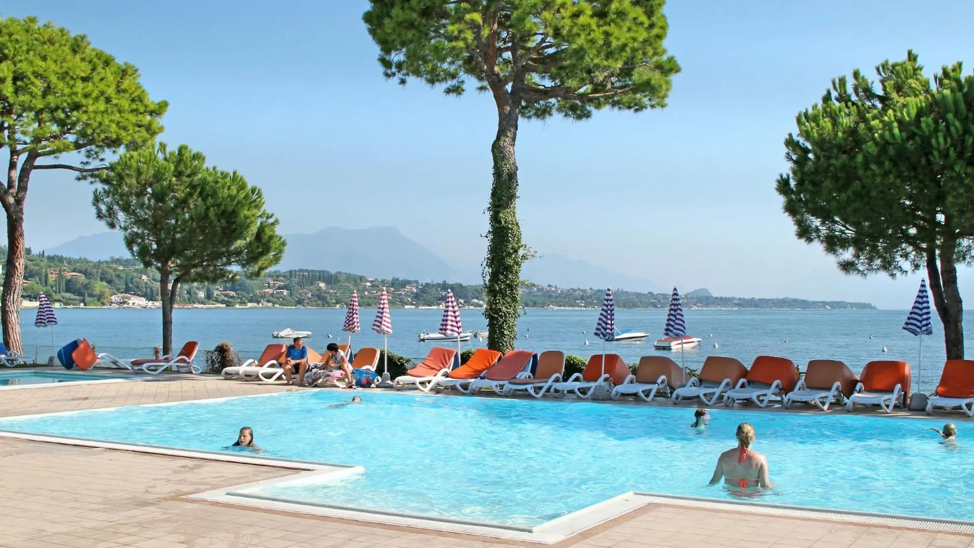 Holiday Home Front Lake Resort Le Corti Del Lago-4 By Interhome Monte
